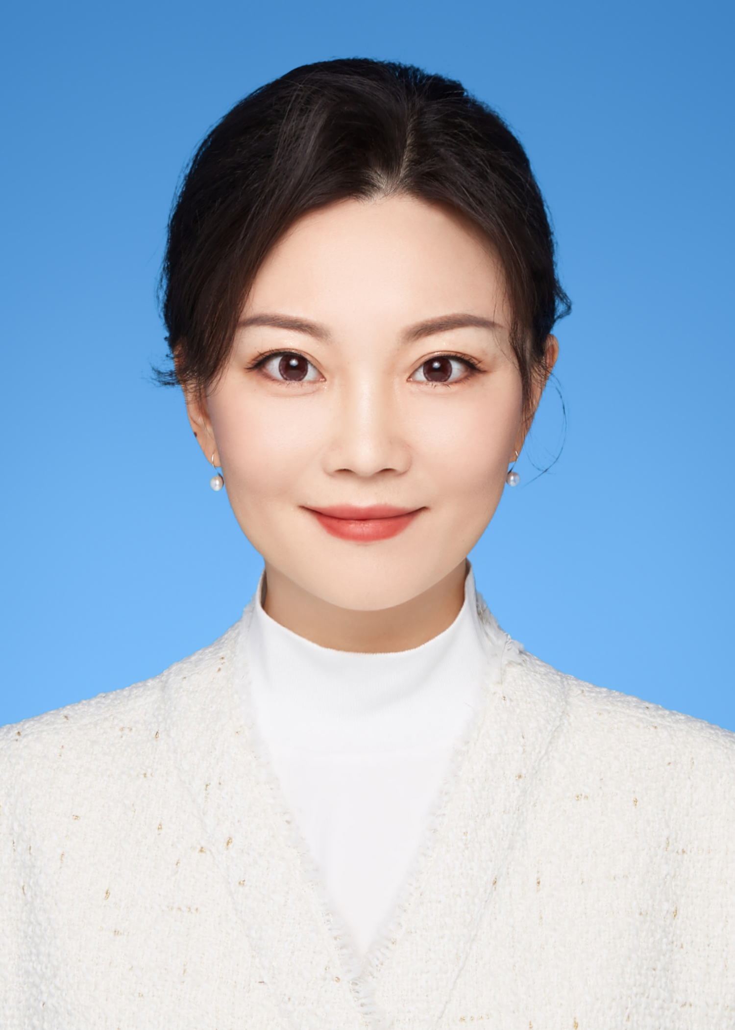 刘芓君证件照.jpg
